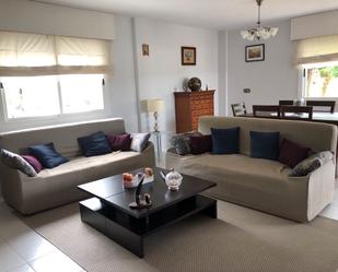 Sala d'estar de Casa o xalet en venda en Culleredo amb Jardí privat, Terrassa i Rentadora