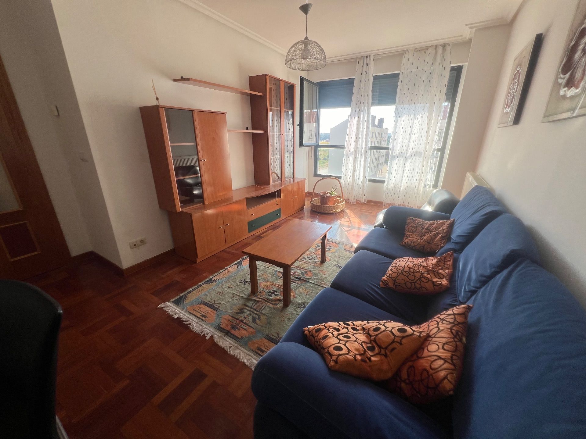 Sala de estar de Piso de alquiler en Burgos Capital con Calefacción y Amueblado