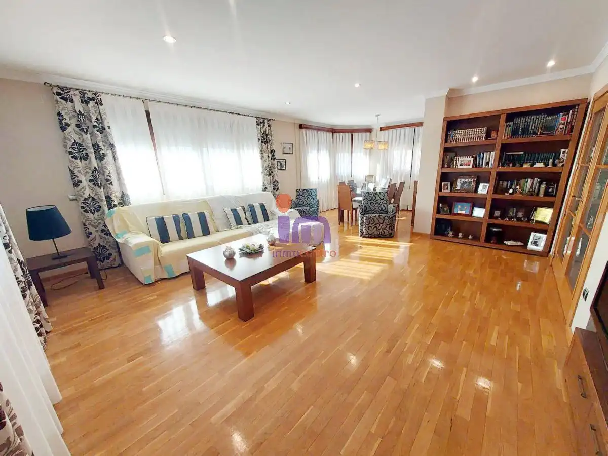 Chalet con piscina en venta en Valdepeñas