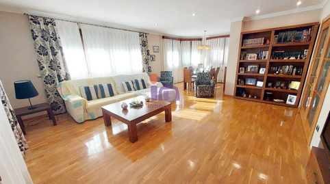 Chalet en venta en Nuevo Valdepeñas, 5 dormitorios.