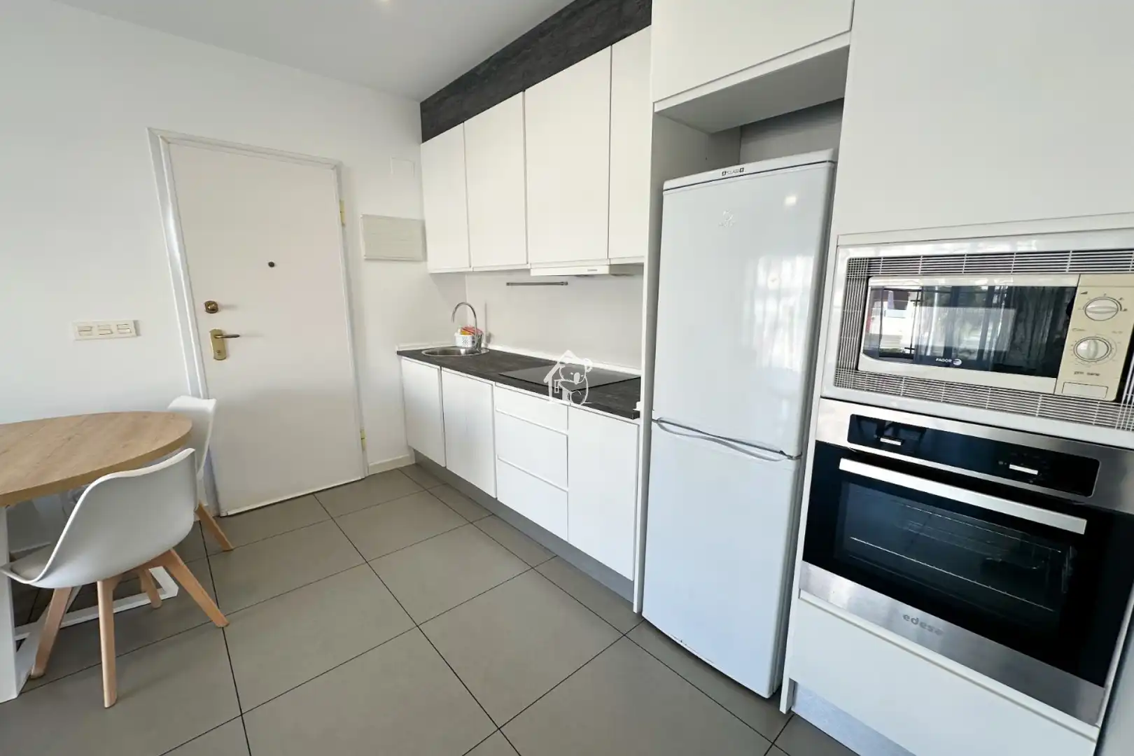Cuina de Apartament de lloguer en Pilar de la Horadada amb Aire condicionat, Terrassa i Piscina