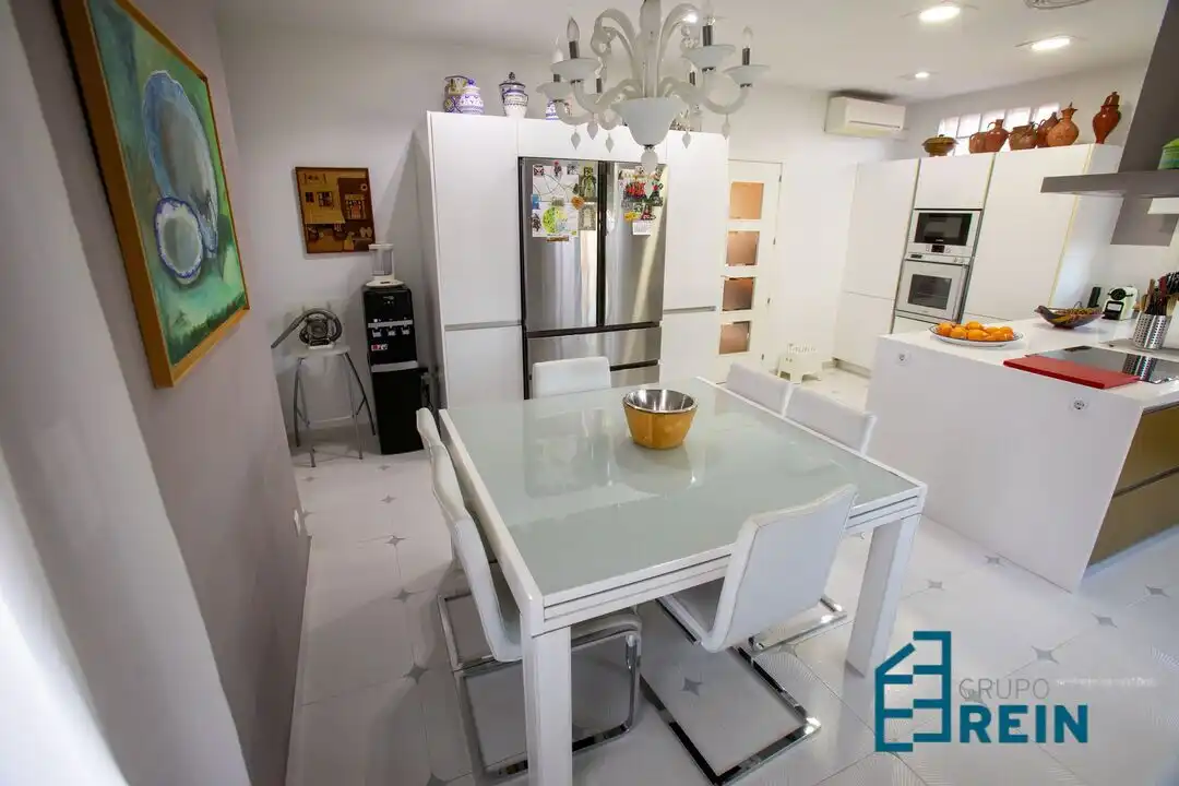 Cuina de Casa o xalet en venda en Añover de Tajo amb Aire condicionat, Calefacció i Jardí privat