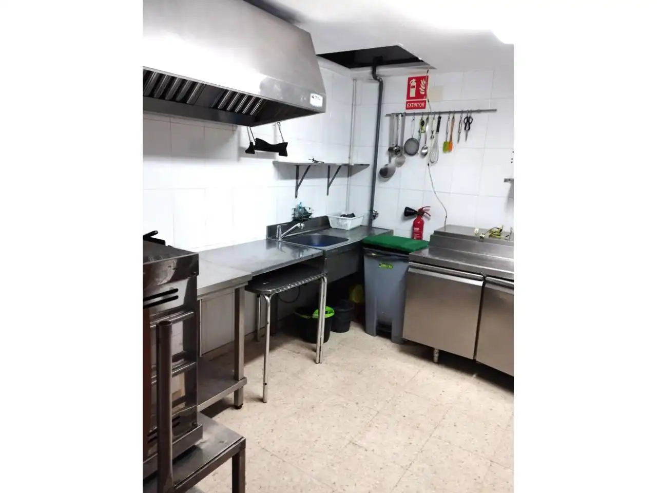 Cocina de Local en venta en Huelva con Aire acondicionado