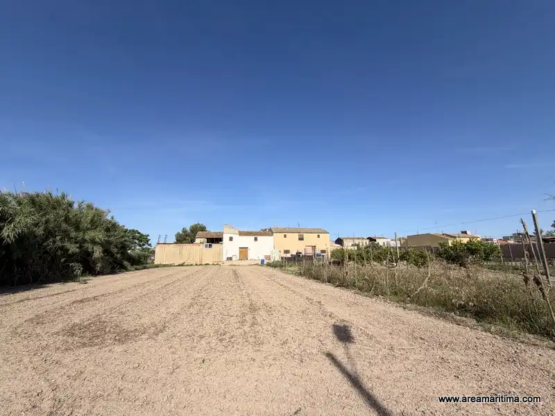 Casa adosada en venta en Valencia con Trastero y Alarma