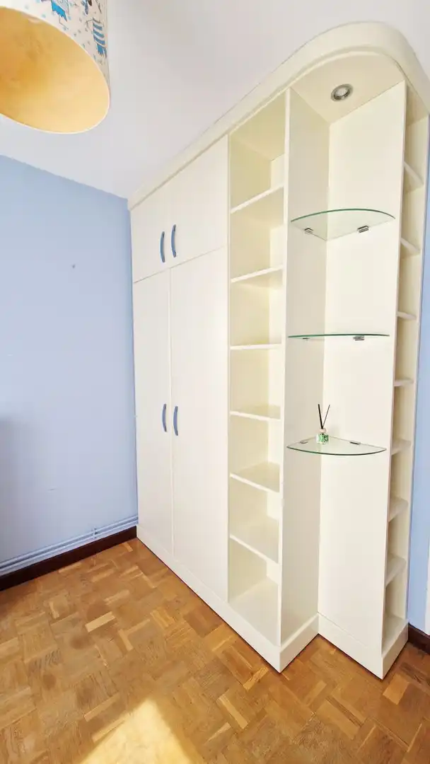 Habitación de Piso de alquiler en Torrelavega  con Calefacción, Amueblado y Balcón