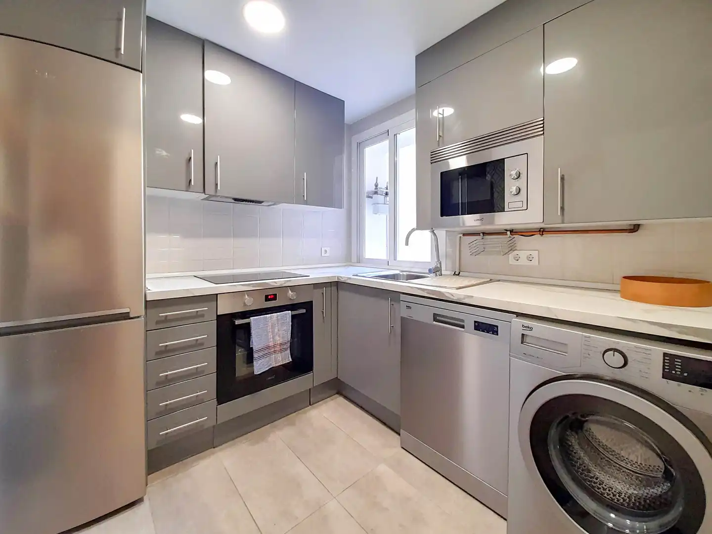 Kitchen of Flat for rent in Madrid  with Heating, Furnished and Oven