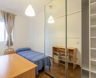 Dormitori de Apartament per a compartir en  Sevilla Capital amb Moblat, Forn i Rentadora