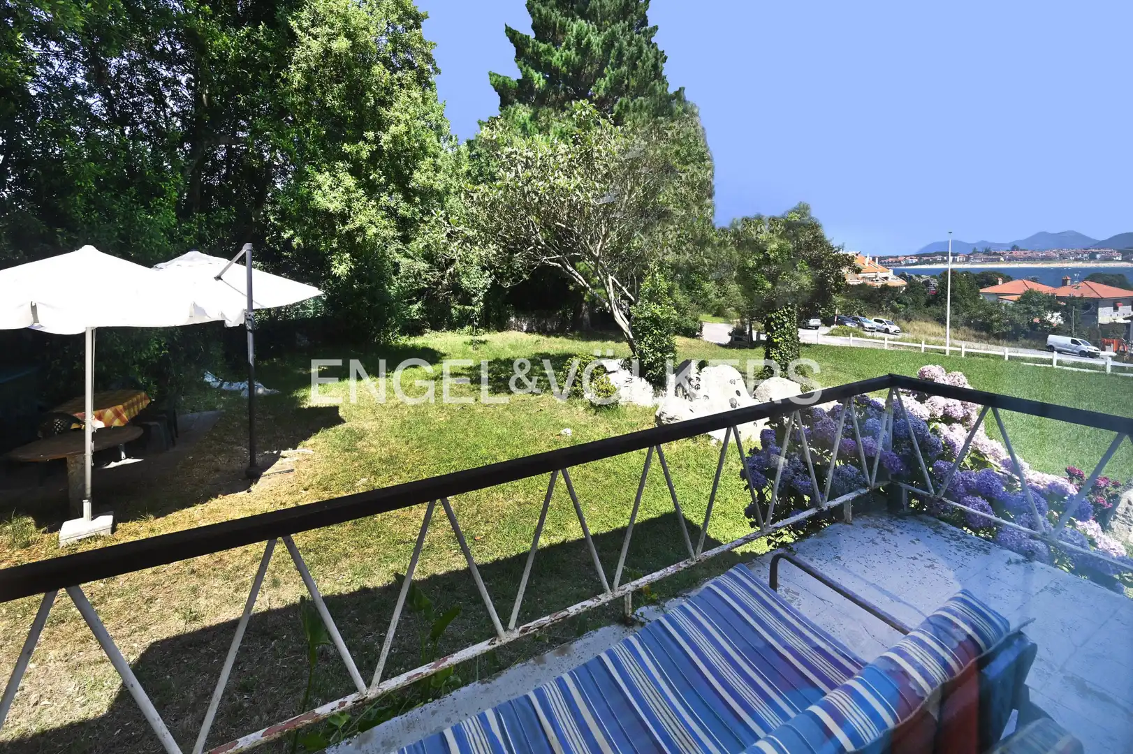 Terrassa de Casa o xalet en venda en Arnuero amb Calefacció i Jardí privat
