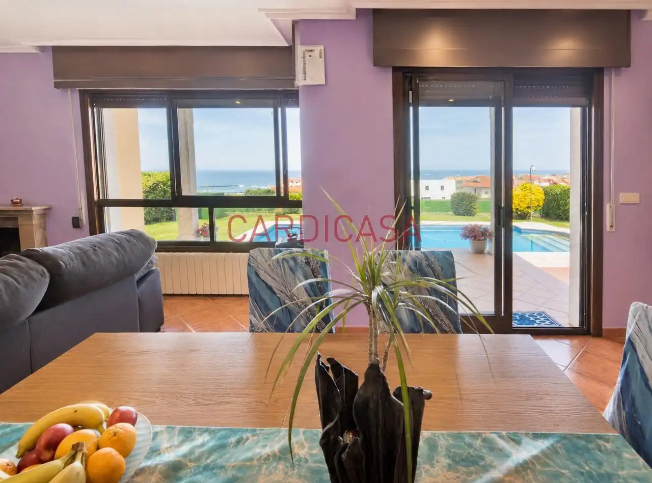 Comedor de Casa o chalet en venta en Oia con Calefacción, Jardín privado y Trastero