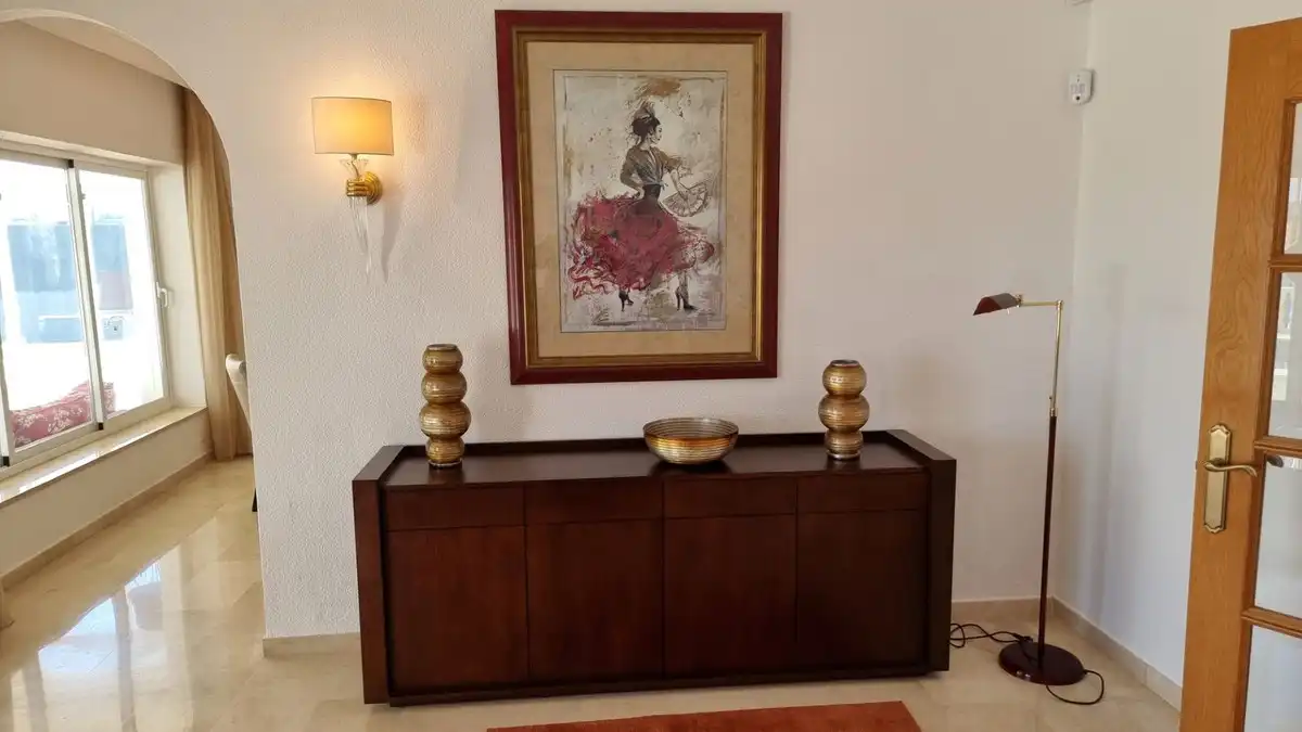 Sala d'estar de Casa o xalet de lloguer en Benahavís amb Aire condicionat, Jardí privat i Terrassa