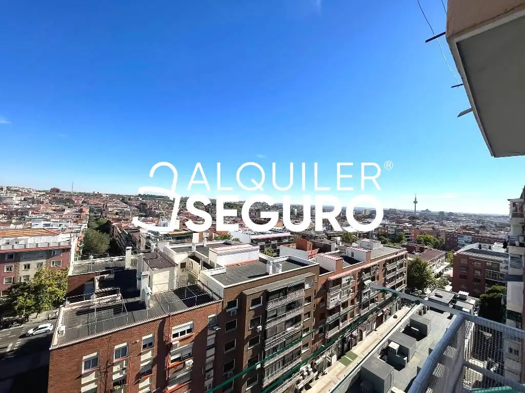 Vista exterior de Pis de lloguer en Madrid amb Terrassa i Moblat