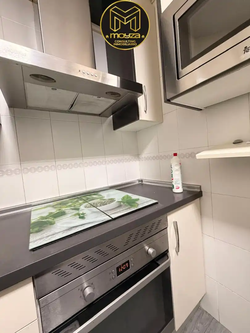 Cuina de Pis de lloguer en Jaén amb Aire condicionat i Traster