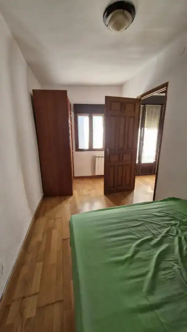 Dormitori de Casa adosada en venda en Ribafrecha amb Parquet, Moblat i Rentadora