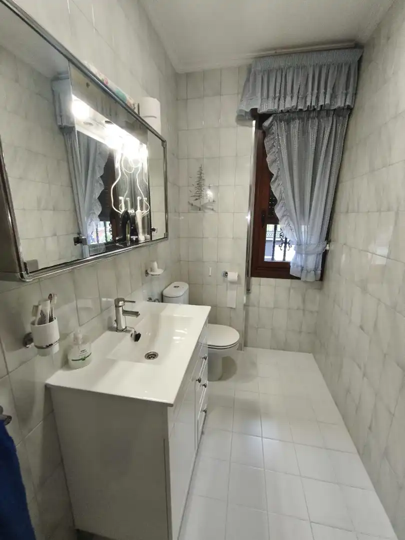 Bathroom of Houses for sale in Ourense Capital   with Heating, Private garden and Parquet flooring