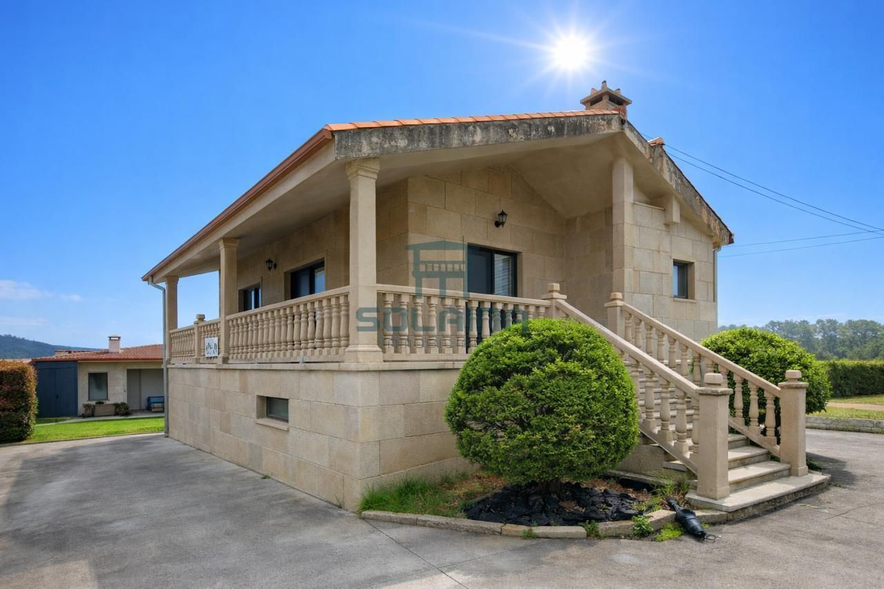 Exterior view of House or chalet for sale in San Cibrao das Viñas  with Heating, Private garden and Terrace