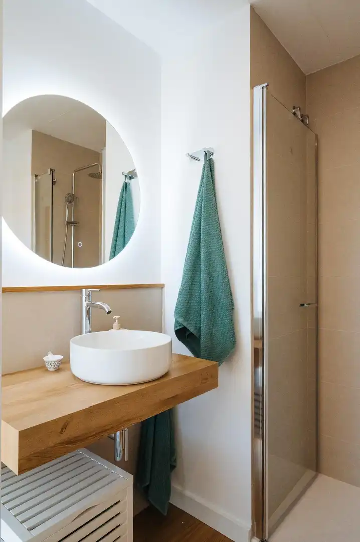 Bathroom of Flat for rent in Sevilla  with Air Conditioner and Furnished