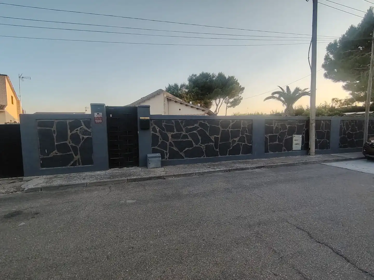 Vista exterior de Casa o xalet en venda en Nuez de Ebro amb Calefacció, Terrassa i Traster