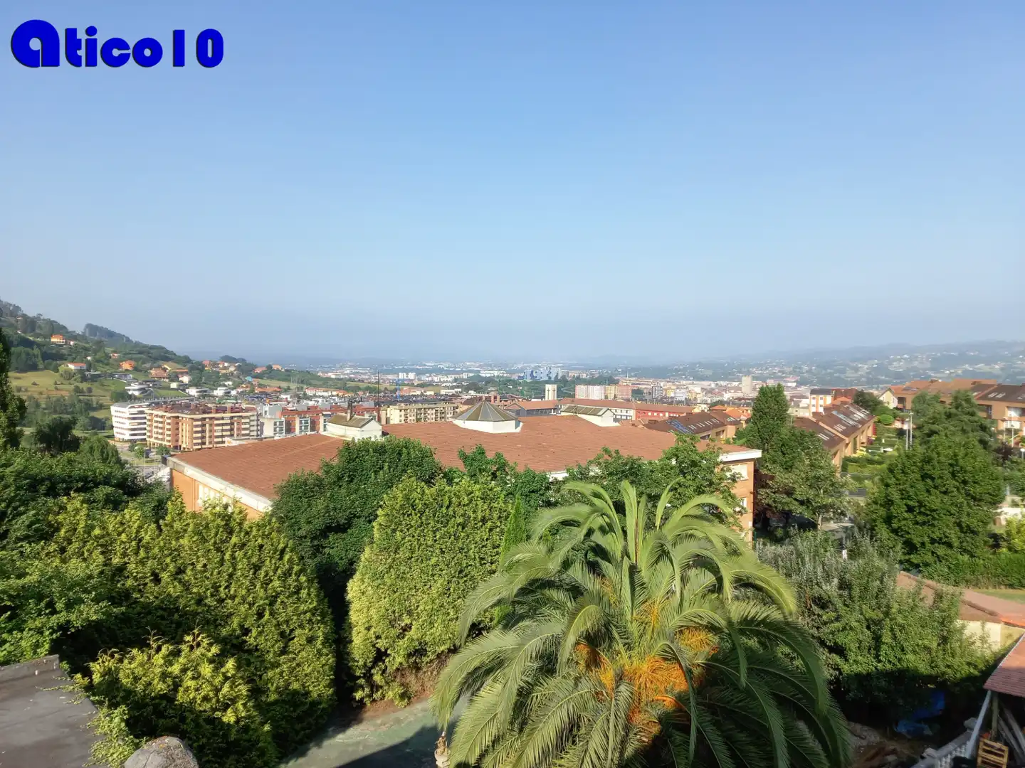 Außenansicht von Einfamilien-Reihenhaus zum Verkauf in Oviedo  mit Heizung, Privatgarten und Parkett