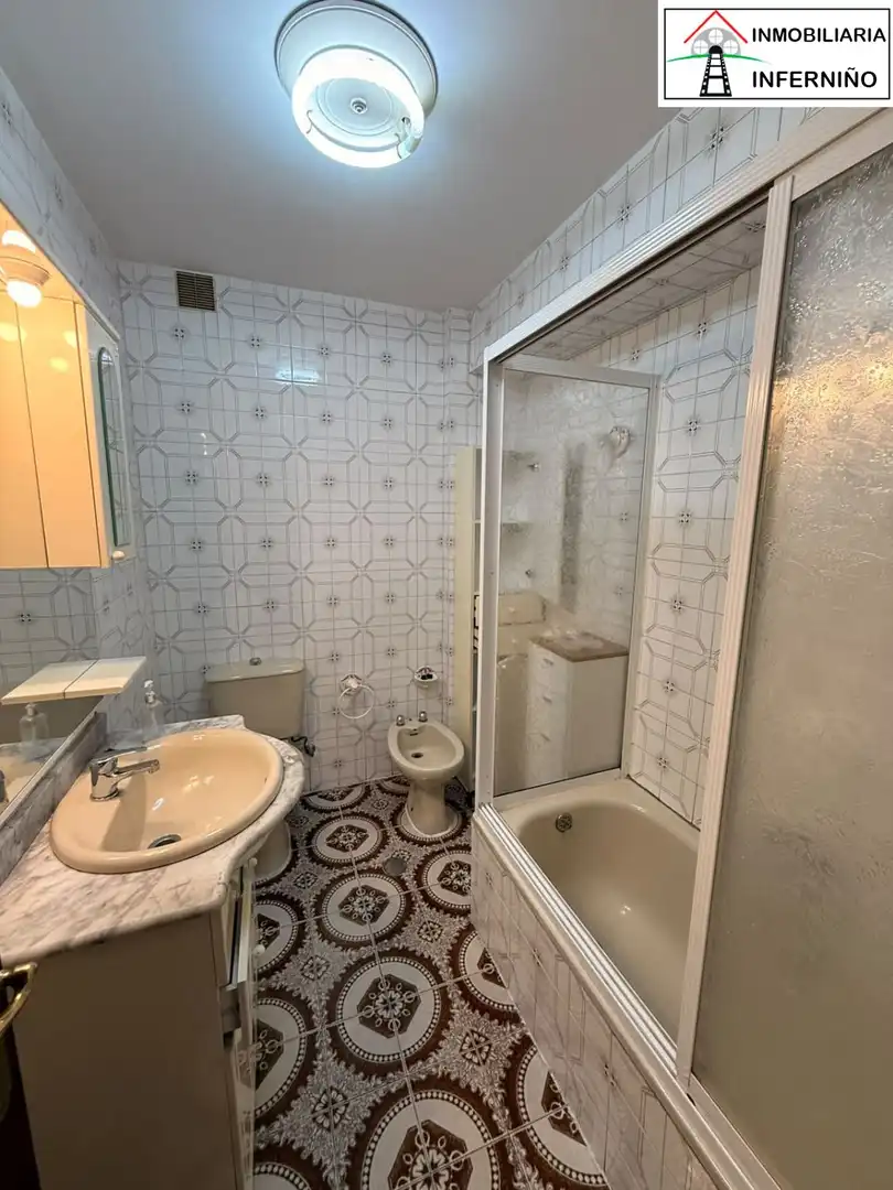 Bathroom of Flat for rent in Ferrol  with Terrace
