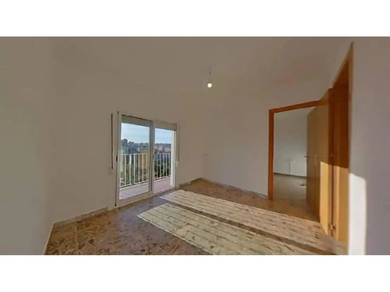Habitación de Piso en venta en L'Hospitalet de Llobregat con Balcón