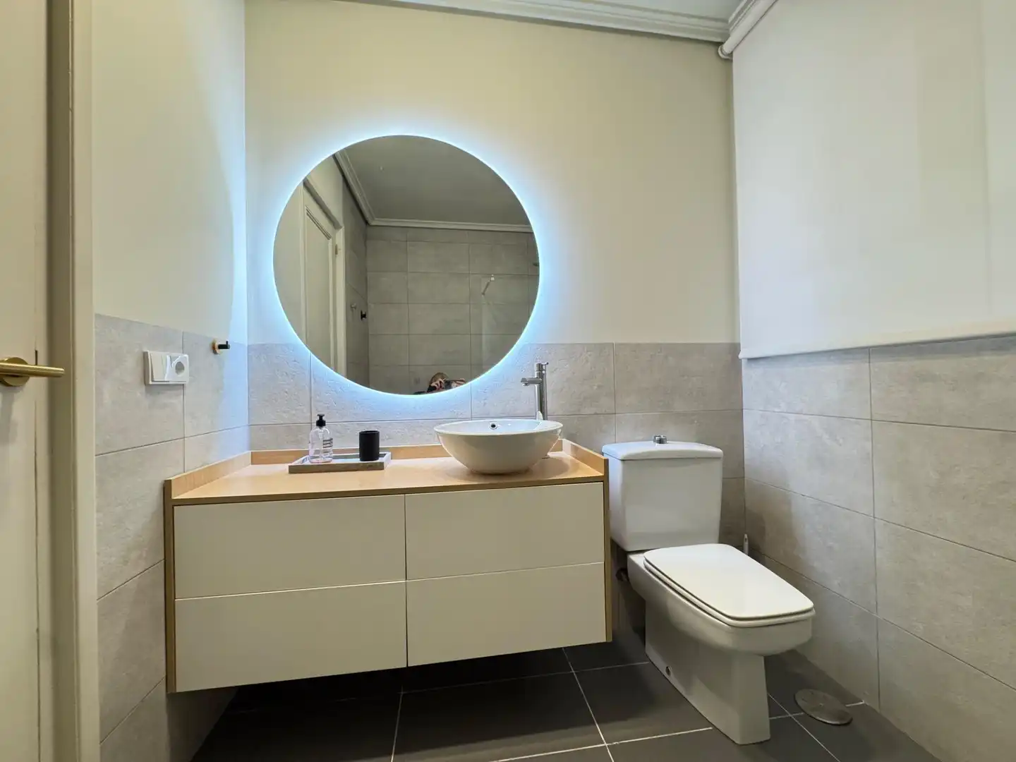 Badezimmer von Wohnung zum Verkauf in Alicante / Alacant mit Klimaanlage, Heizung und Parkett