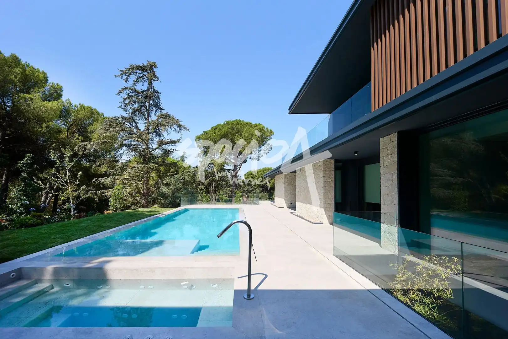 Swimming pool of Houses for sale in Boadilla del Monte  with Air Conditioner, Heating and Private garden