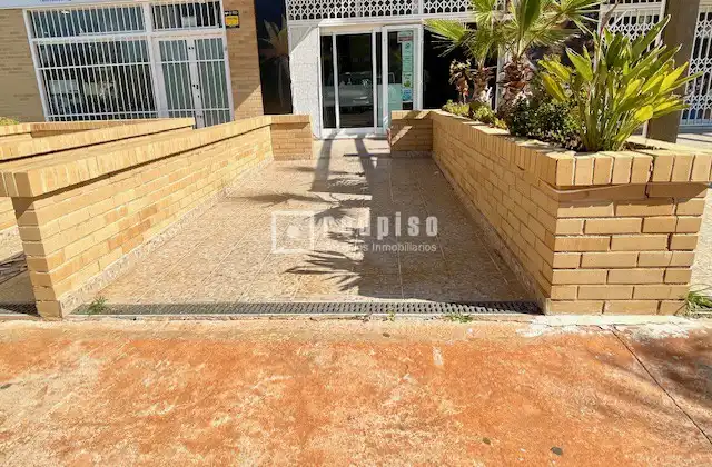 Vista exterior de Local en venda en Oropesa del Mar / Orpesa amb Aire condicionat i Alarma