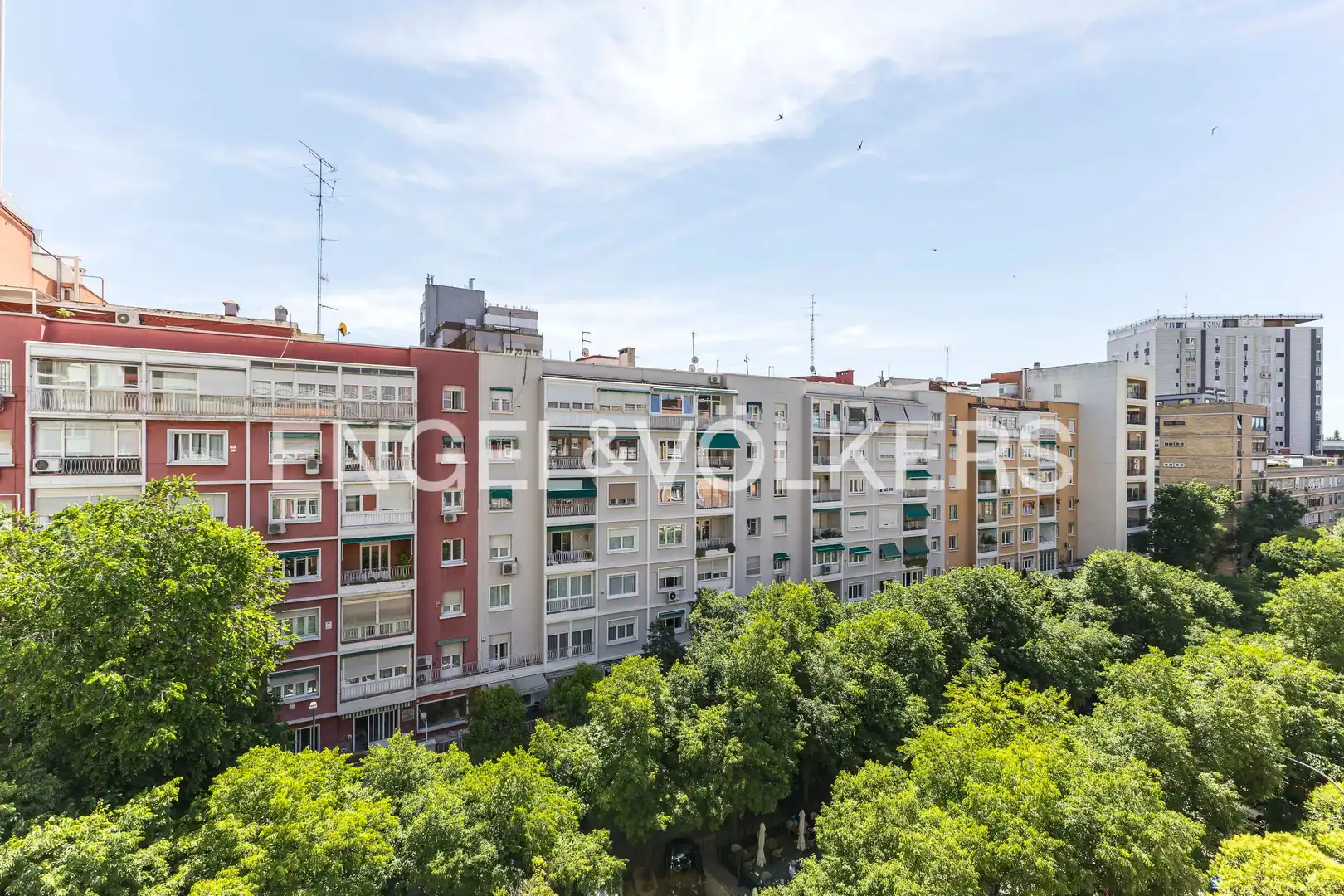 Exterior view of Flat for sale in Madrid  with Heating, Parquet flooring and Storage room