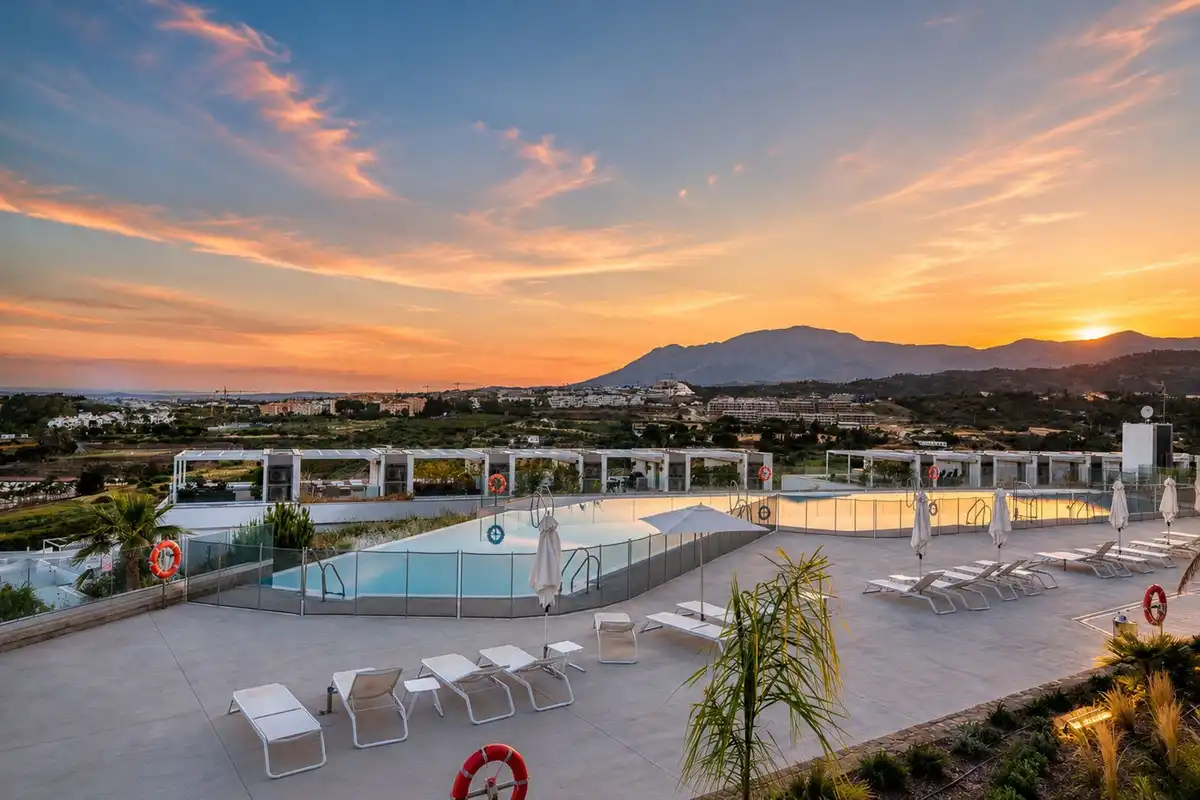Piscina de Ático en venta en Estepona con Aire acondicionado, Terraza y Trastero