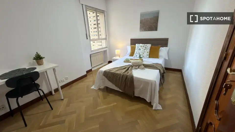 Bedroom of Flat for rent in Madrid  with Air Conditioner, Heating and Furnished