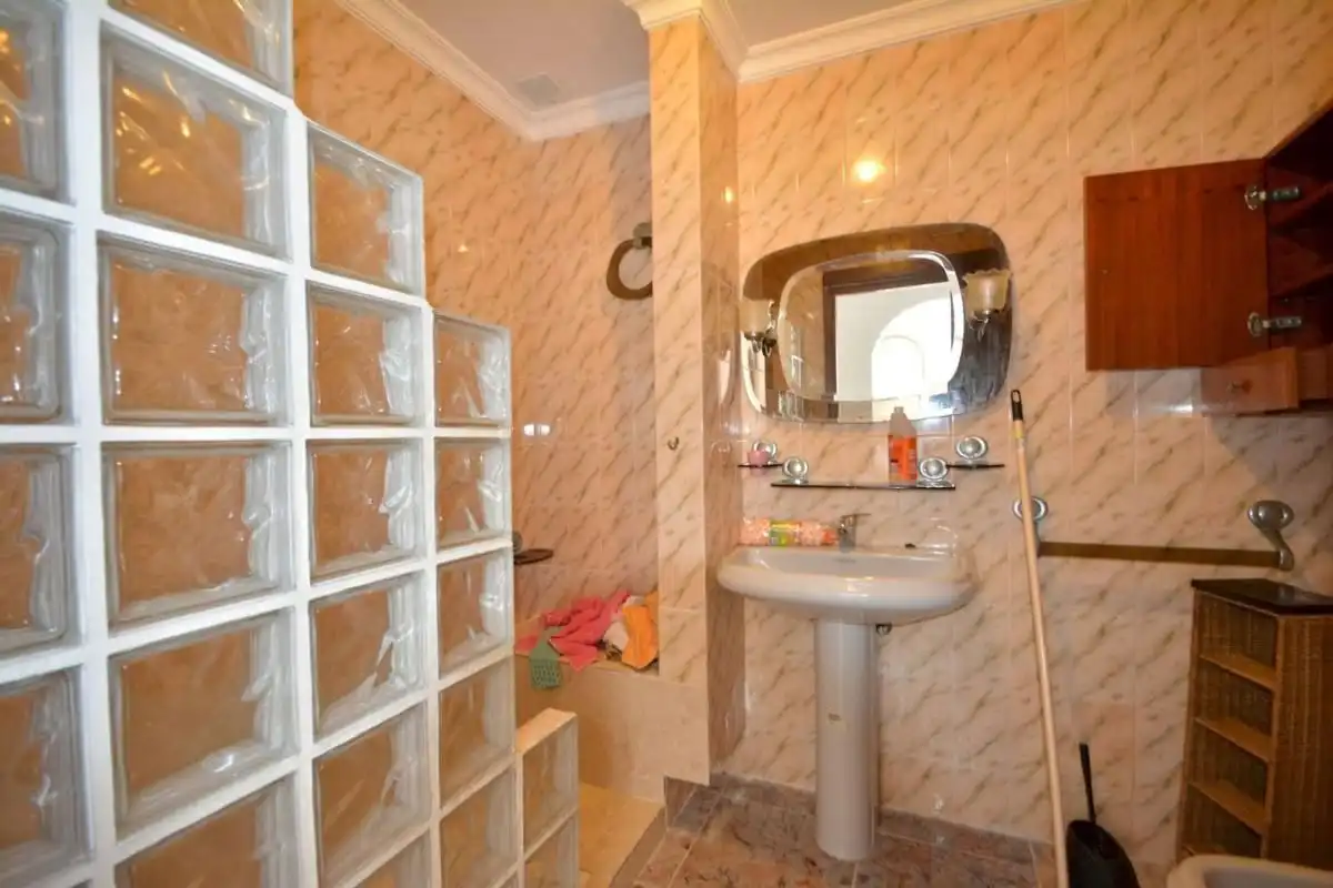 Bany de Casa o xalet en venda en Zona Carrefour - Urbanizaciones