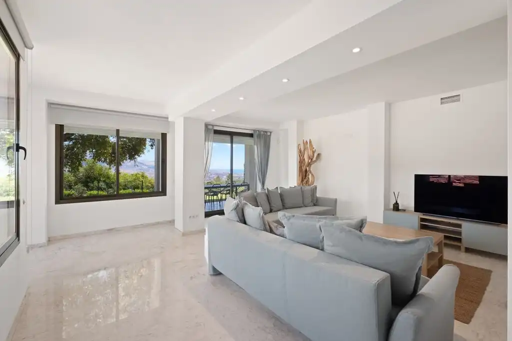 Sala de estar de Planta baja en venta en Ojén con Aire acondicionado, Jardín privado y Terraza
