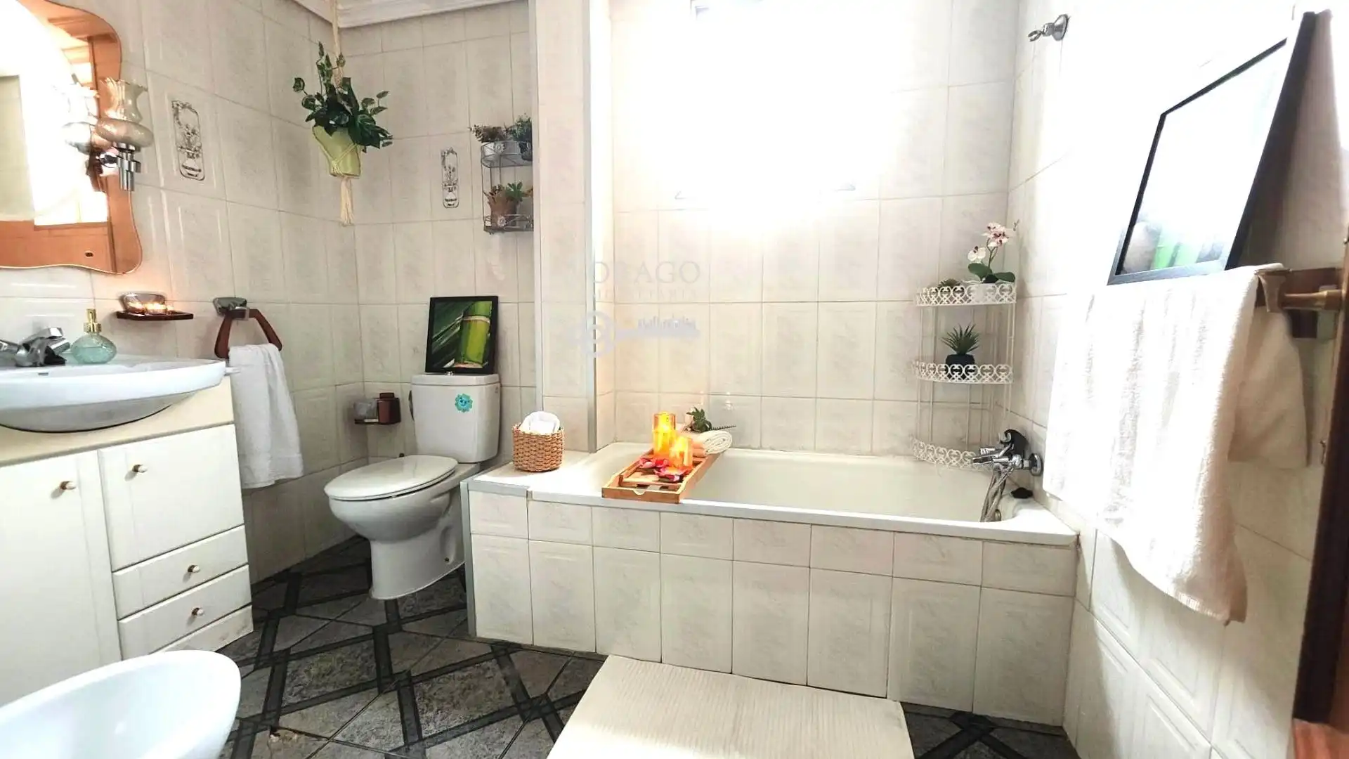 Baño de Piso en venta en Guadalajara con Terraza y Trastero