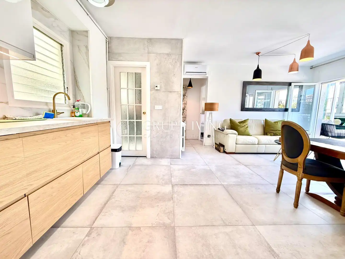 Sala d'estar de Pis de lloguer en Sitges amb Calefacció, Terrassa i Balcó