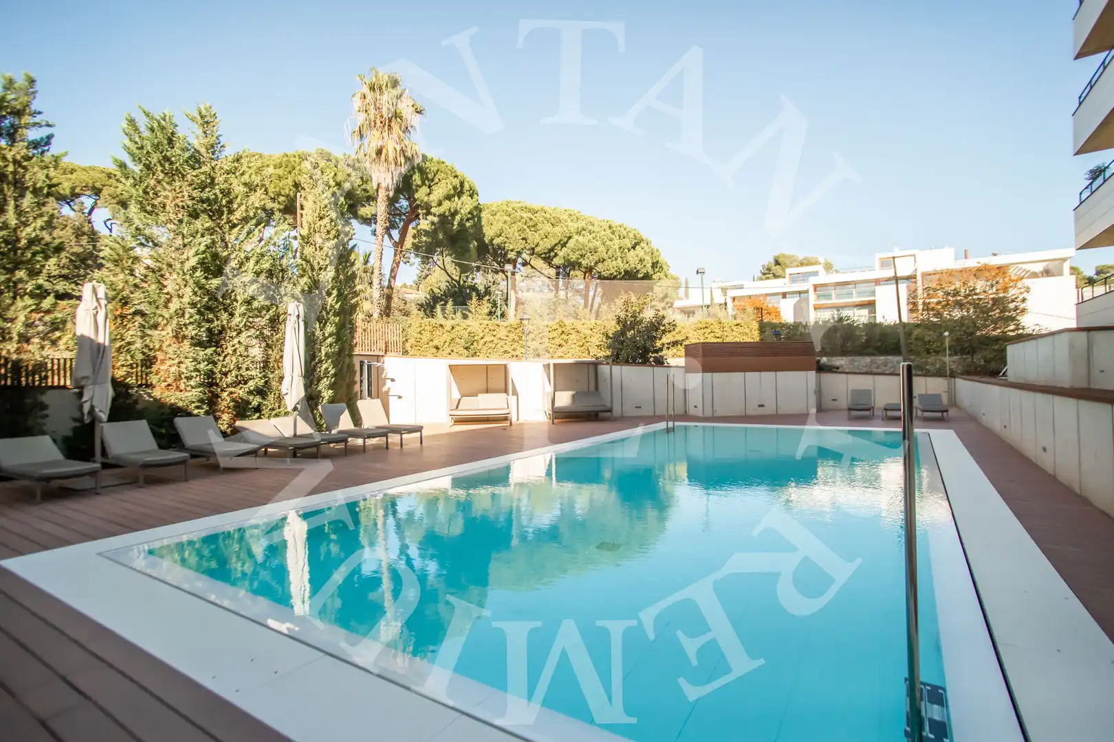 Piscina de Pis en venda en Barcelona amb Aire condicionat, Calefacció i Parquet