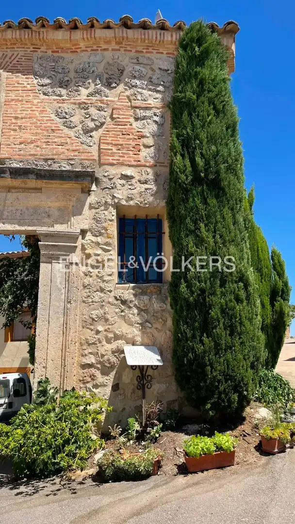 Vista exterior de Casa adosada en venda en Valdeavellano amb Calefacció i Jardí privat