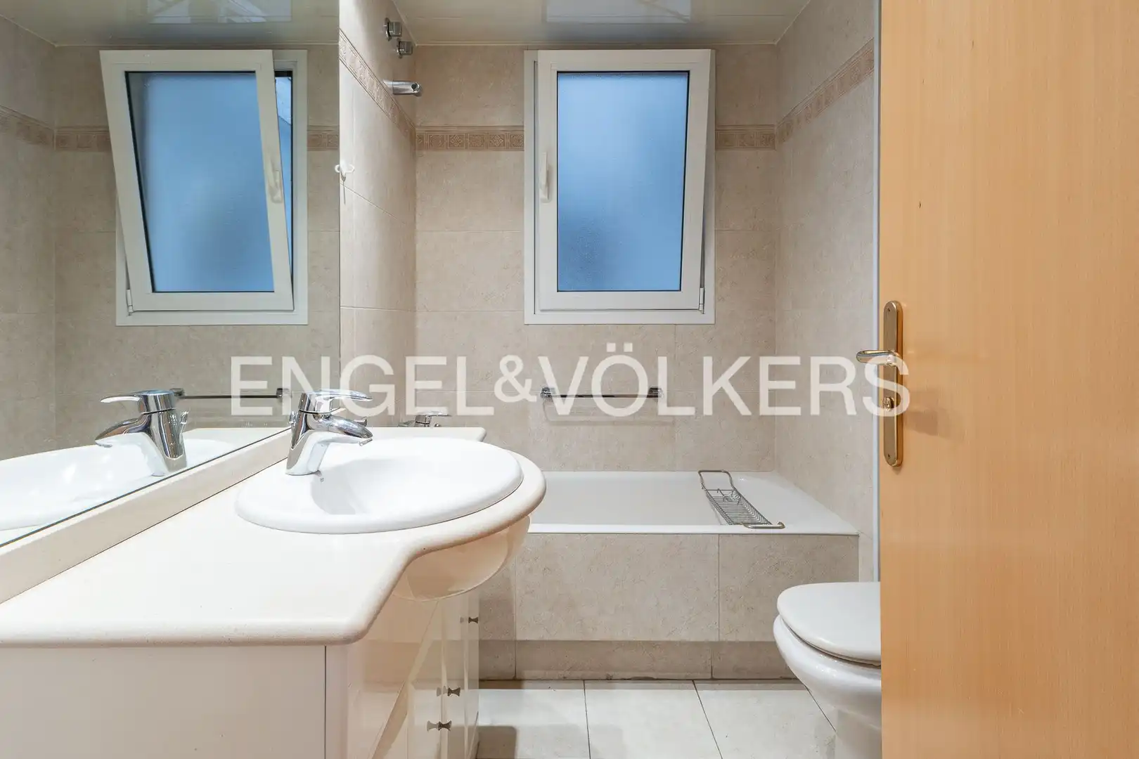 Bathroom of Flat for sale in Mataró  with Air Conditioner, Heating and Parquet flooring