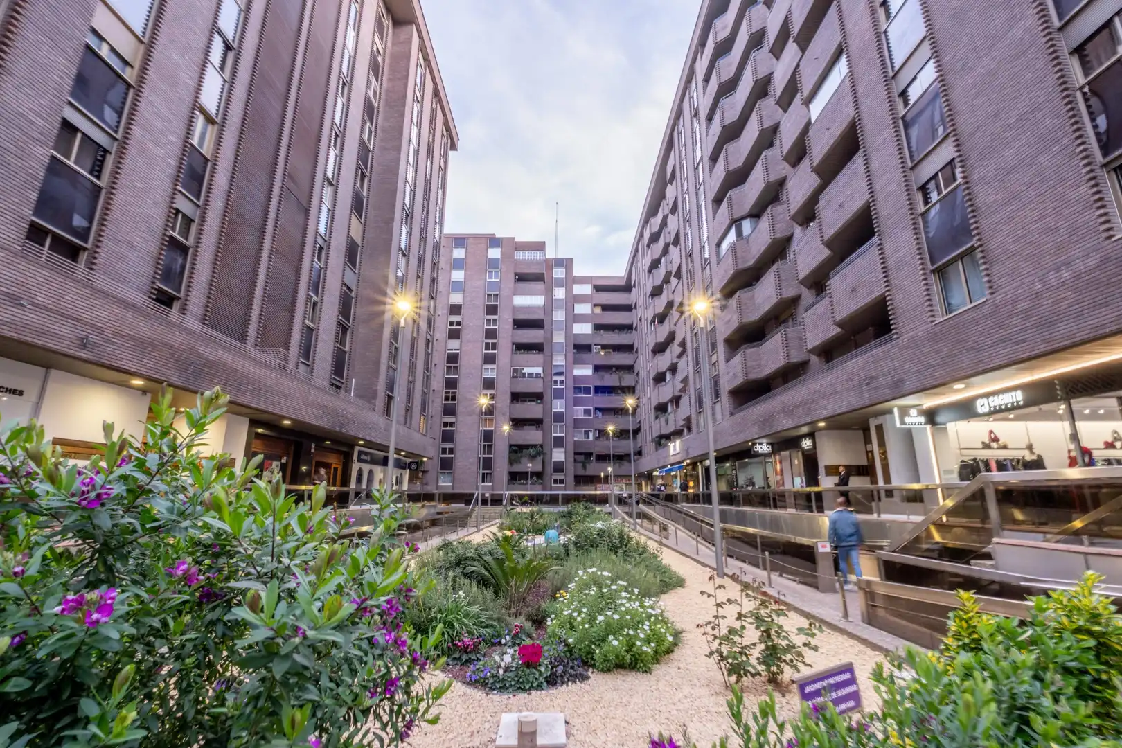 Vista exterior de Piso en venta en Zaragoza con Calefacción, Terraza y Balcón