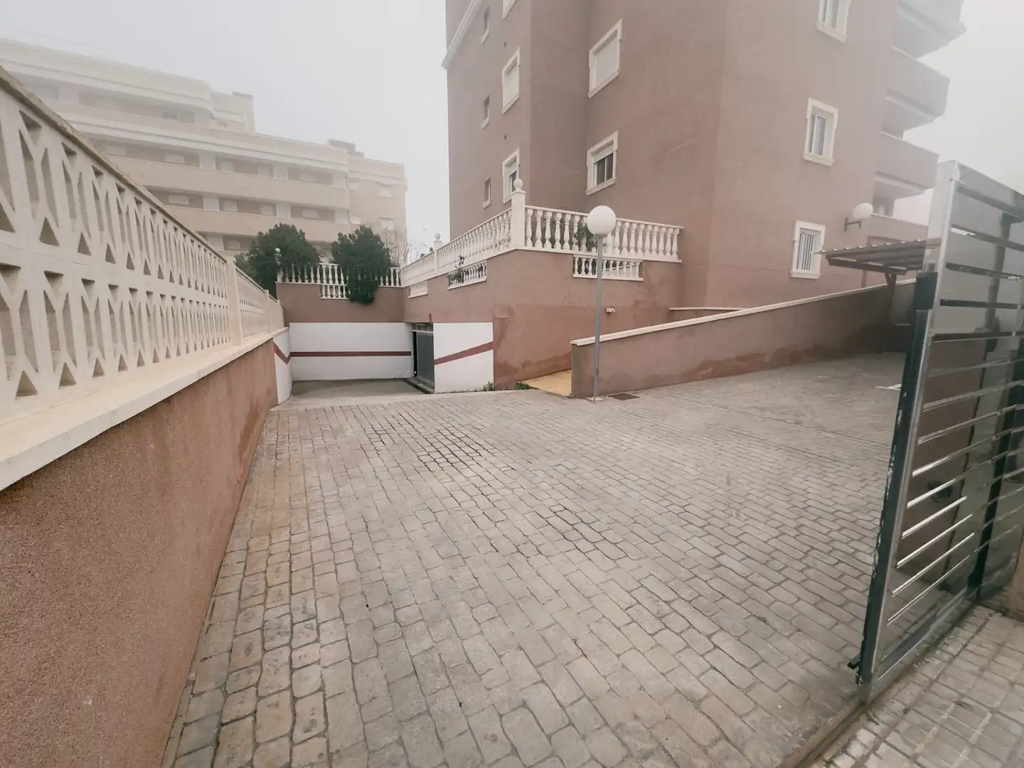 Parking de Apartamento en venta en Elche / Elx con Aire acondicionado, Terraza y Amueblado