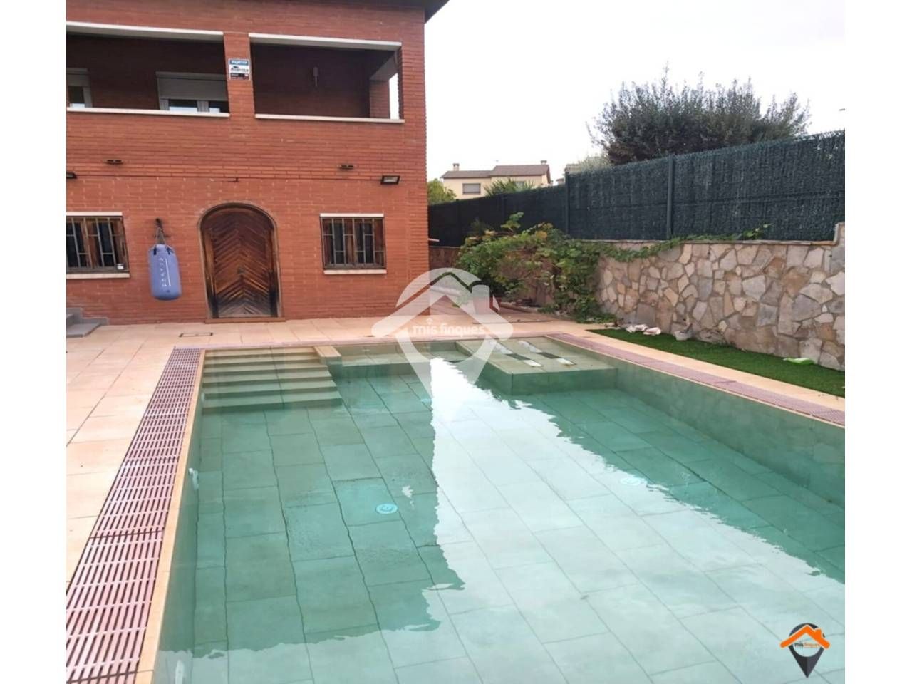 Swimming pool of House or chalet for sale in Barberà del Vallès  with Air Conditioner, Heating and Terrace