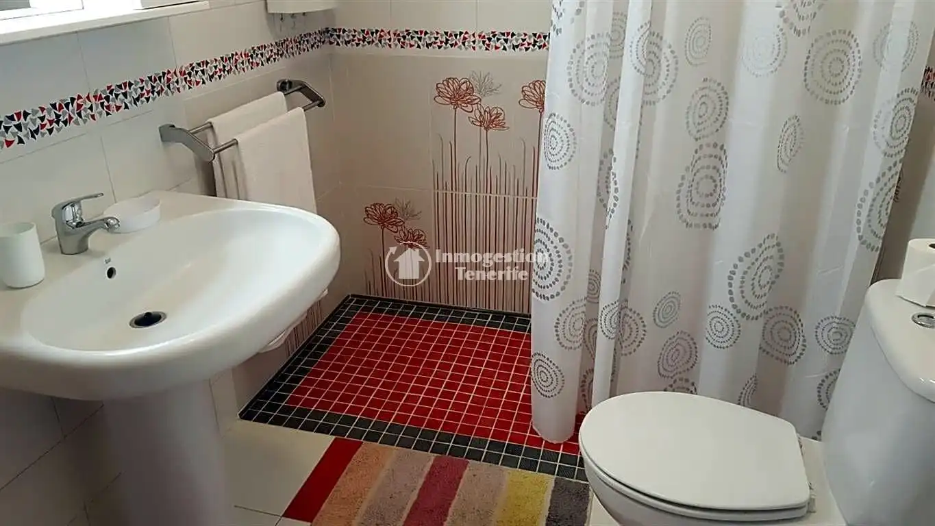 Baño de Apartamento de alquiler en Arona con Terraza, Amueblado y Balcón