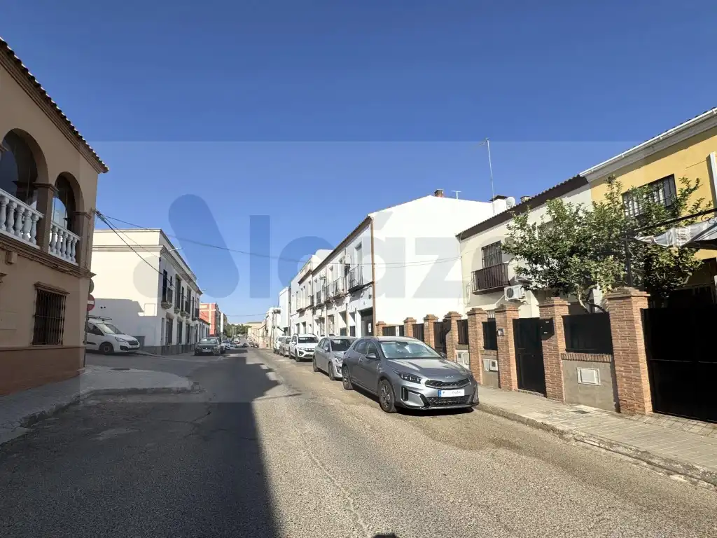 Vista exterior de Casa adosada en venta en Mairena del Alcor con Aire acondicionado y Terraza