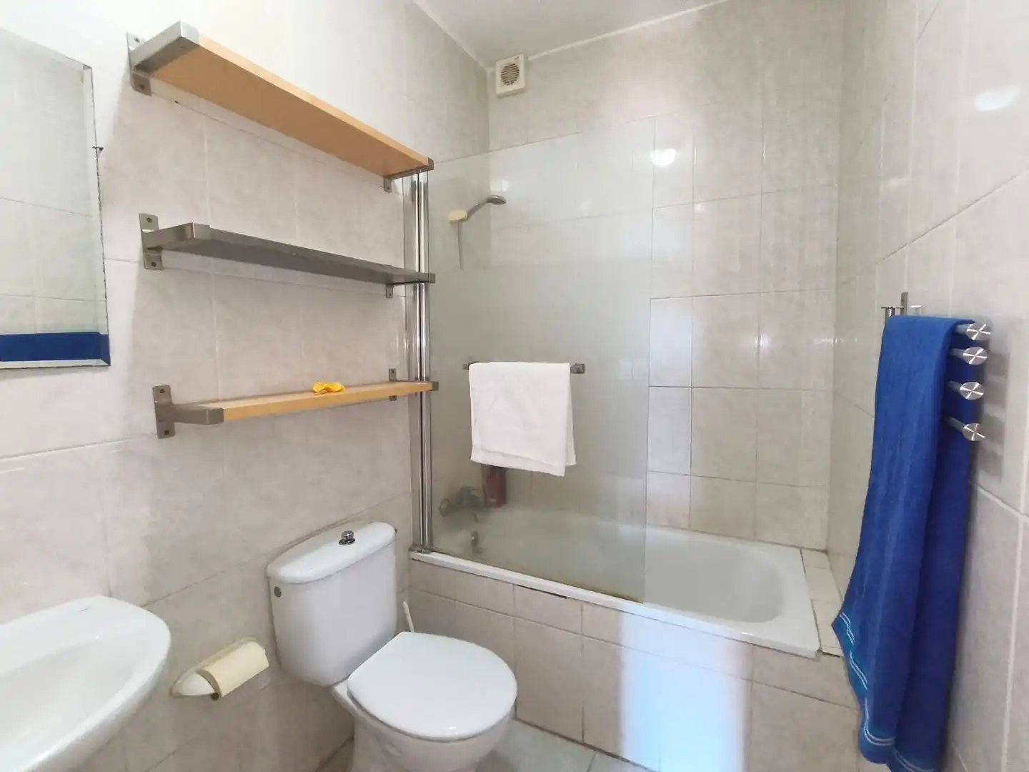 Badezimmer von Wohnungen zum Verkauf in Arona mit Möbliert