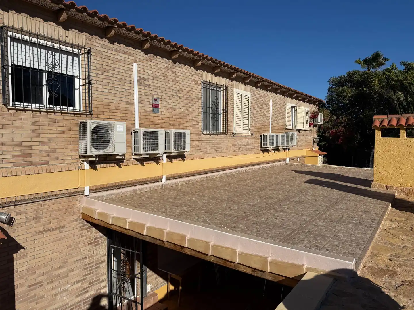 Vista exterior de Casa o chalet en venta en Alicante / Alacant con Jardín privado y Piscina comunitaria