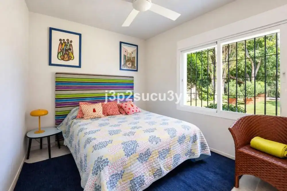 Dormitori de Casa o xalet de lloguer en Marbella amb Aire condicionat, Jardí privat i Terrassa