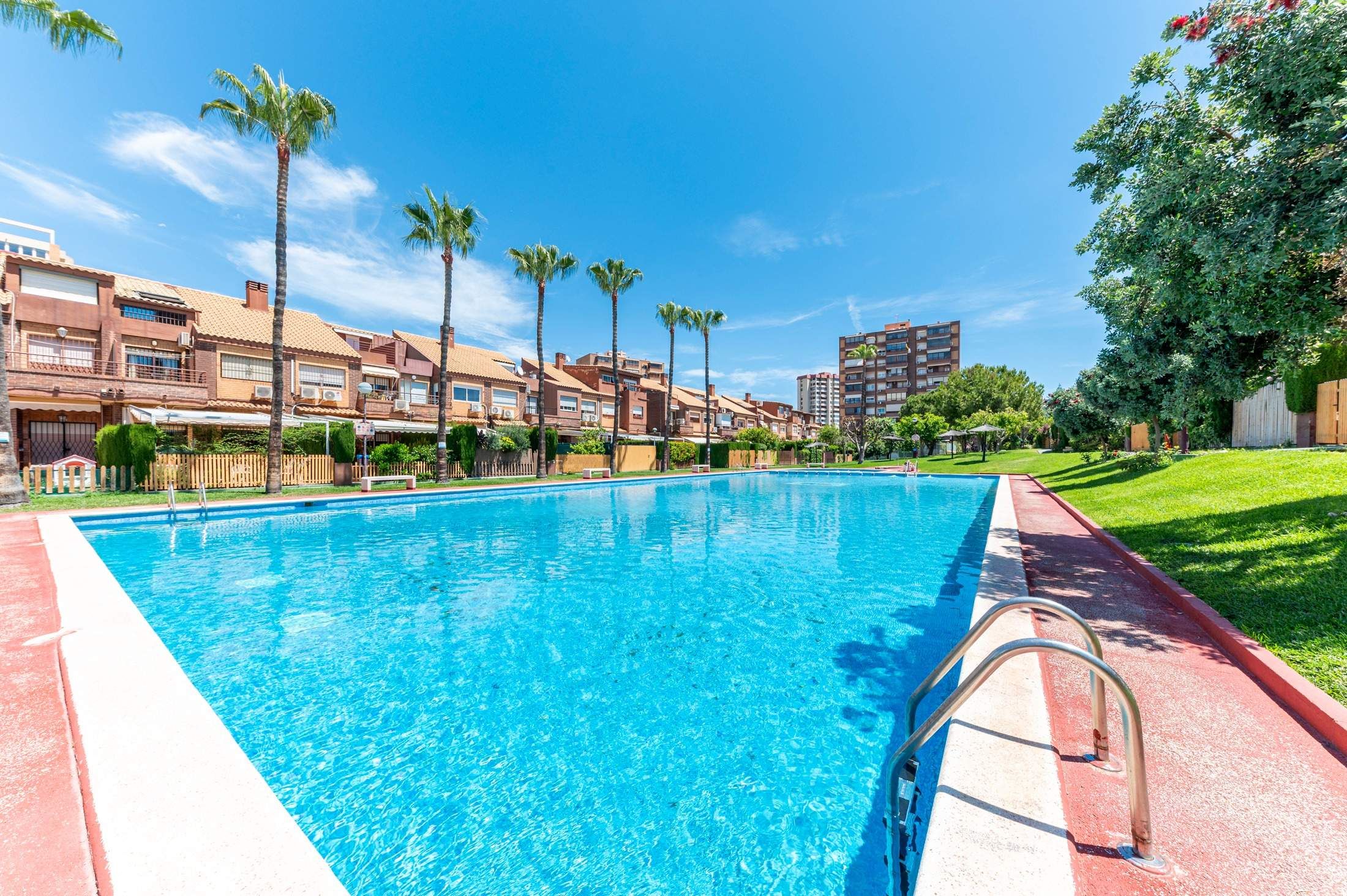 Piscina de Pis de lloguer en Alicante / Alacant amb Aire condicionat, Jardí privat i Terrassa