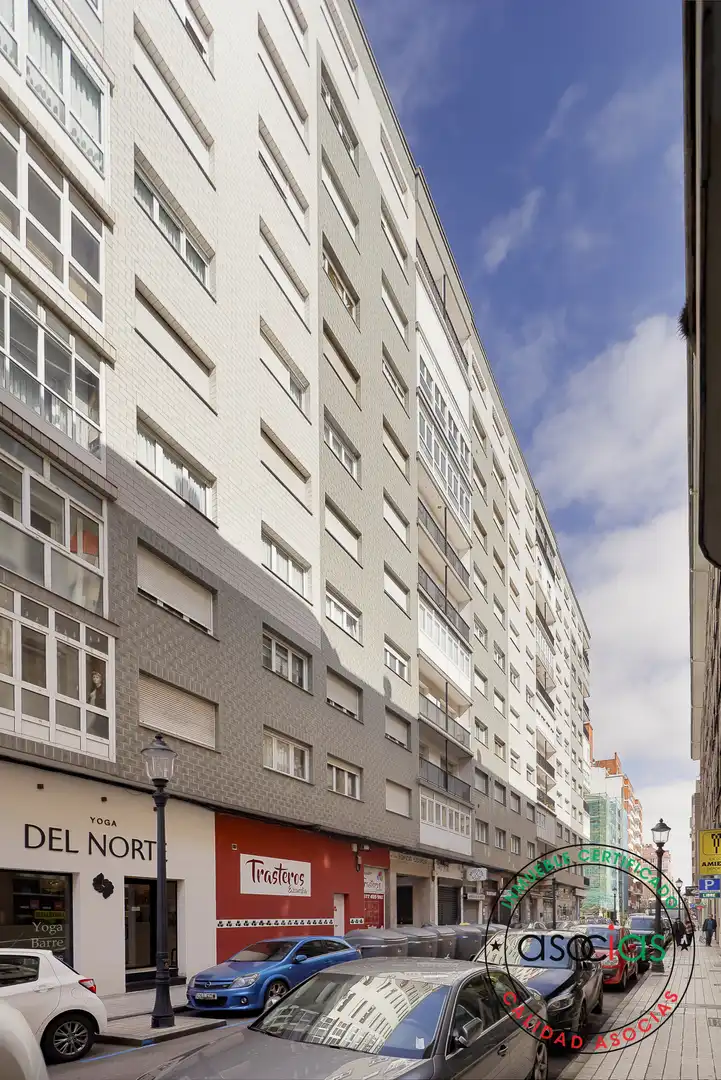 Vista exterior de Piso en venta en Gijón  con Calefacción