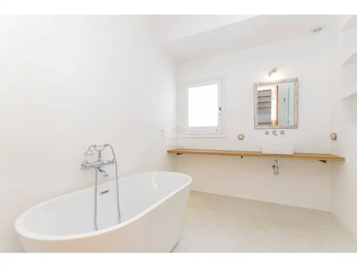 Bany de Casa o xalet en venda en Maó - Mahón amb Calefacció, Terrassa i Moblat