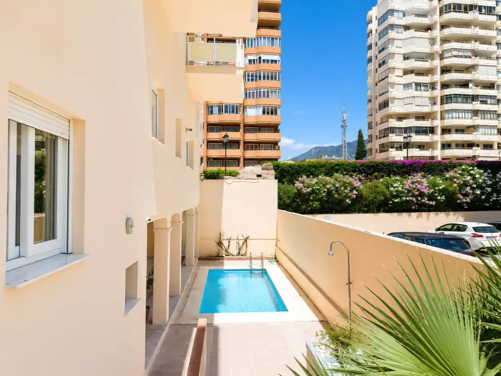 Swimming pool of Flat for sale in Fuengirola  with Air Conditioner, Terrace and Swimming Pool