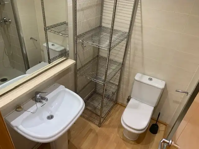 Badezimmer von Wohnung zum Verkauf in Badalona mit Klimaanlage, Heizung und Parkett